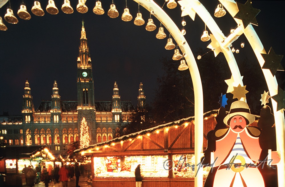 Blick vom Burgtheater zum Christkindlmartkt
