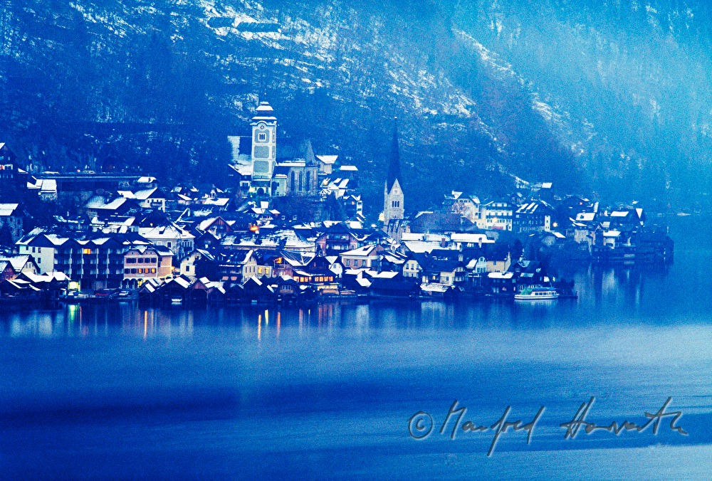 Ortsmitte von Hallstatt mit Seeufer
