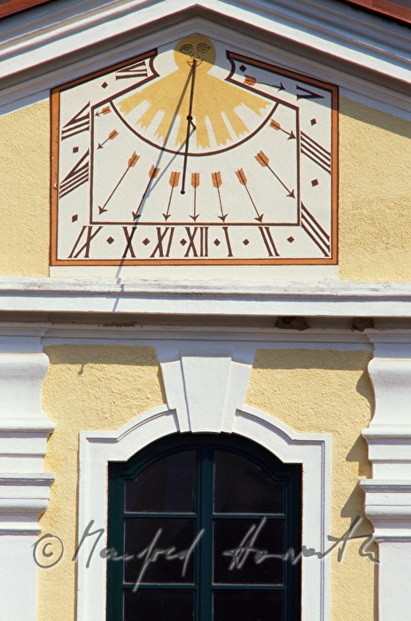 Stift Zwettl, Sonnenuhr am Turm