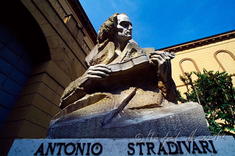 Statue von Antonio Stradivari