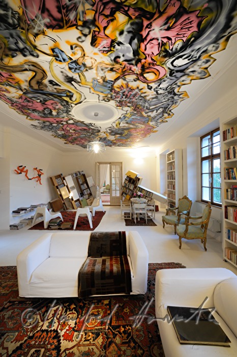 Suite mit Graffiti im Schlosshotel Trebesice