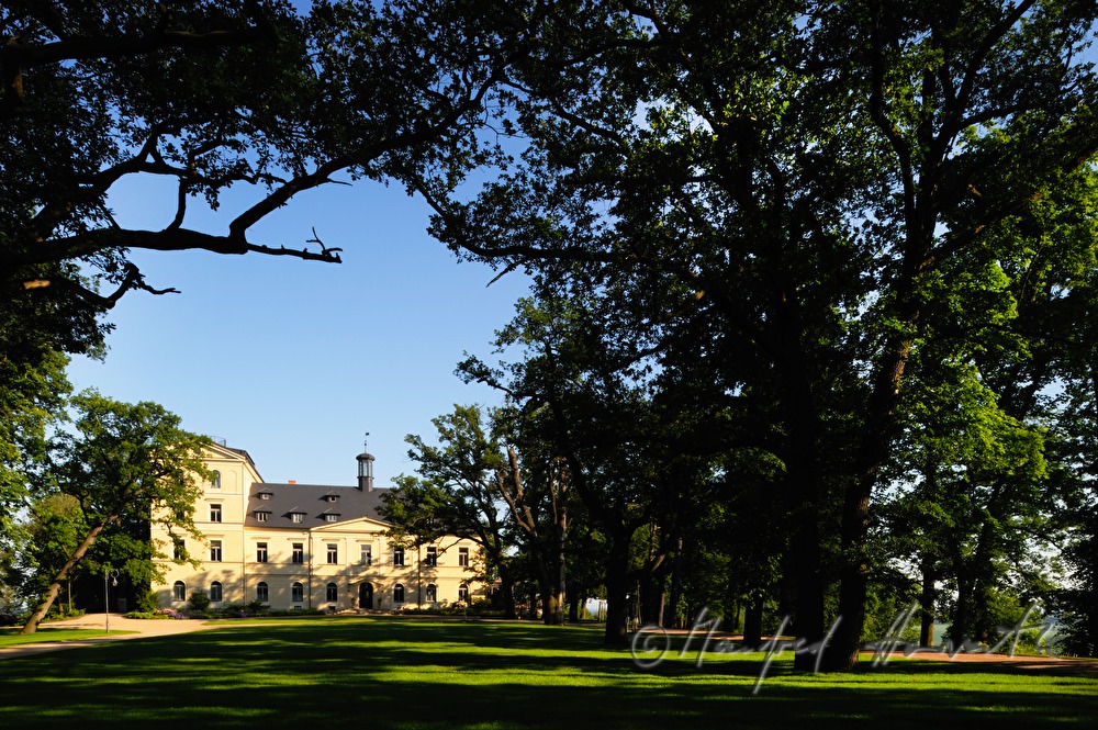 Chateau Mcely, Ansicht vom Park
