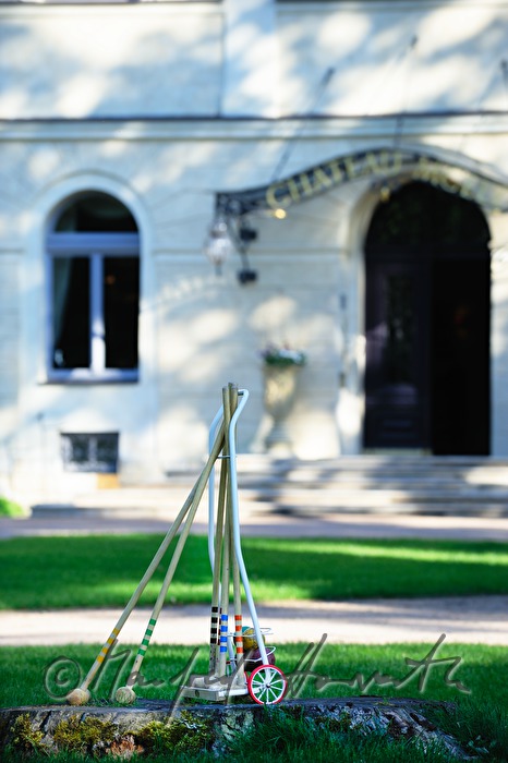 Chateau Mcely, Polo-Schläger im Garten