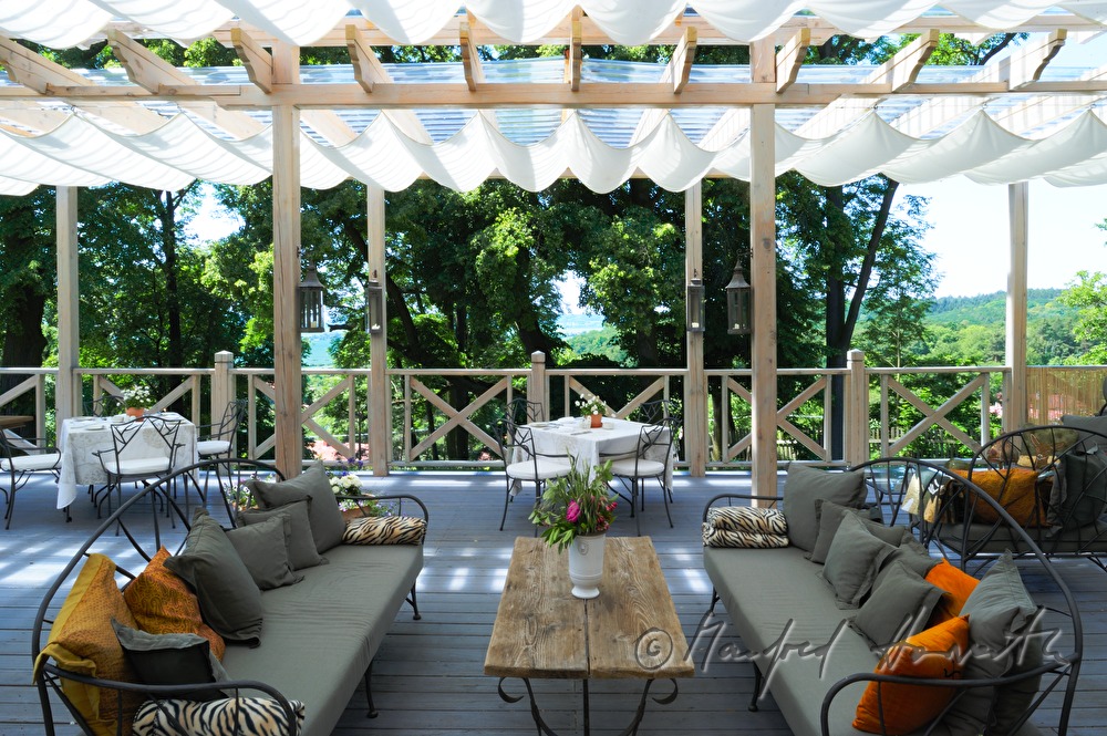 Chateau Mcely, Garten-Terrasse