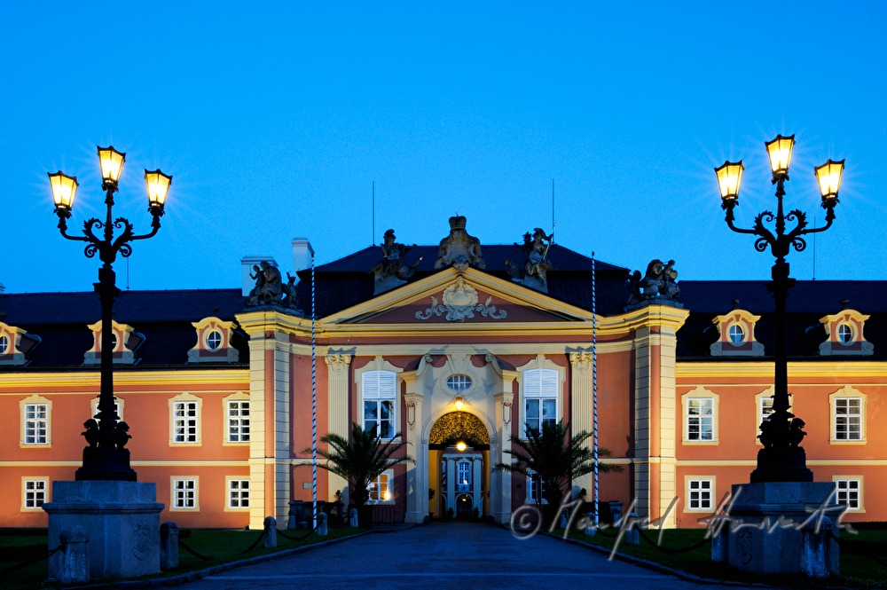 Schloss Dobris, Ansicht vom Hauptplatz