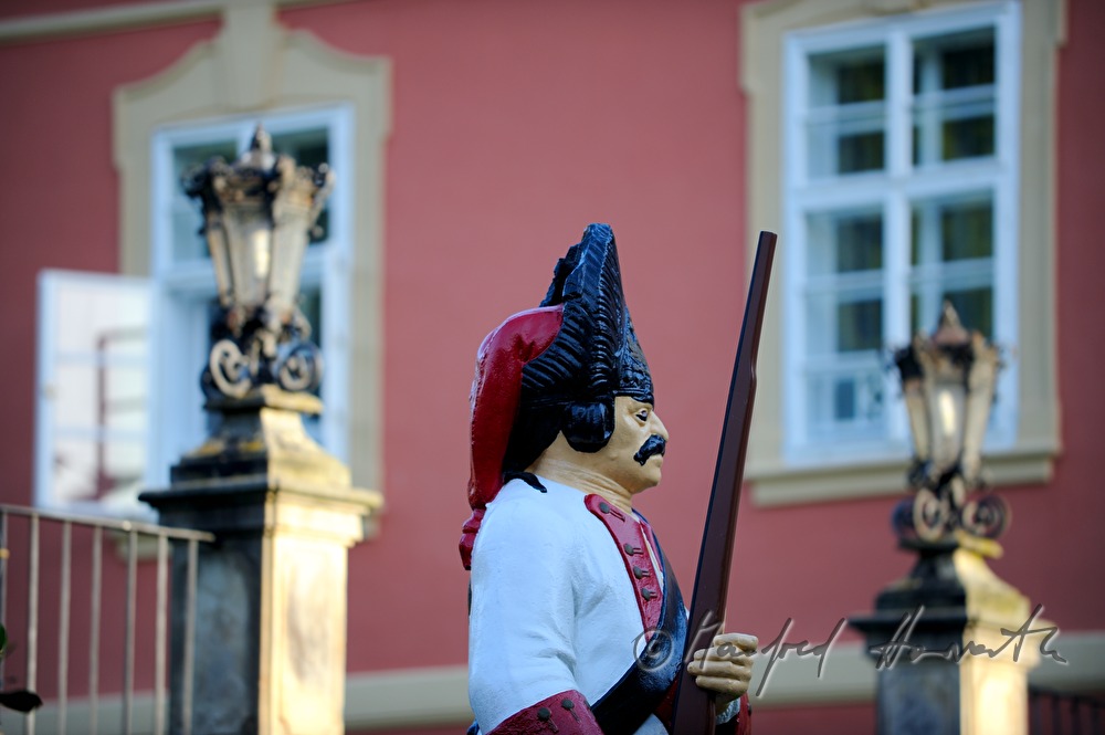 Schloss Dobris, Innenhof mit Soldaten-Figur
