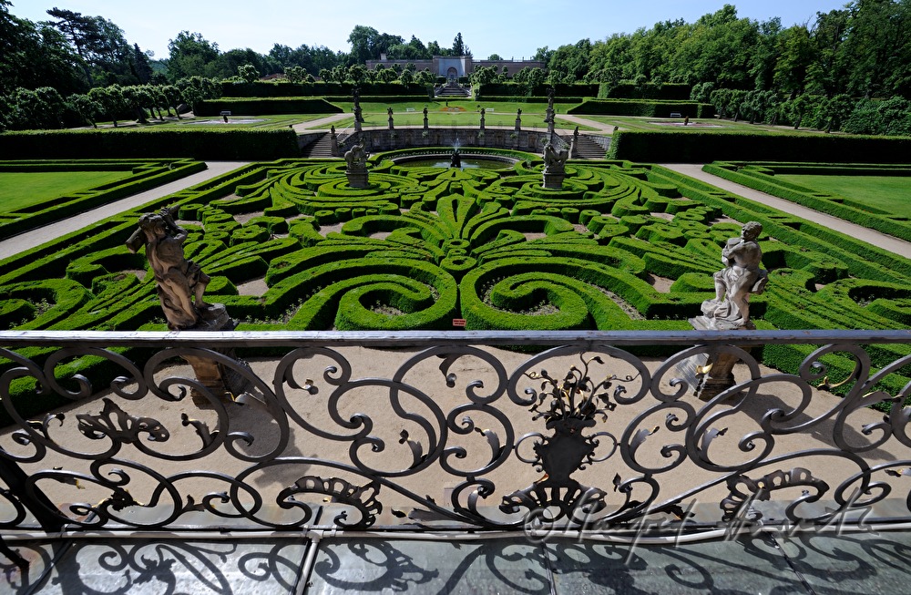 Schloss Dobris, Blick vom Balkon, Barockgarten