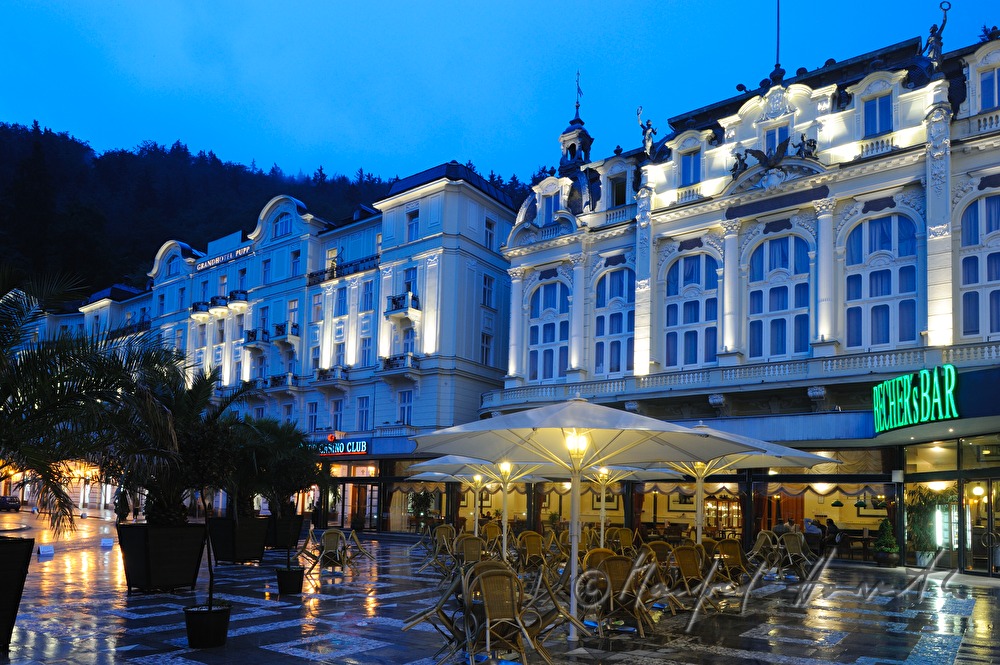 Platz vor dem Grandhotel Pupp