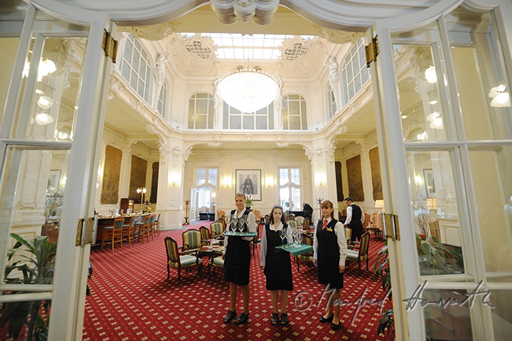 Grandhotel Pupp, Peronal in der Pianobar