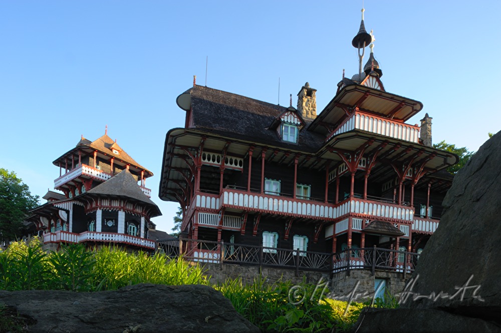 Hotel Mamenka im Stil der slawischen Volksarchitektur