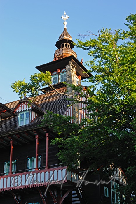 Hotel Mamenka im Stil der slawischen Volksarchitektur