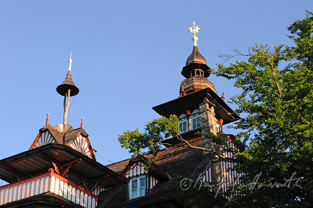 Hotel Mamenka im Stil der slawischen Volksarchitektur