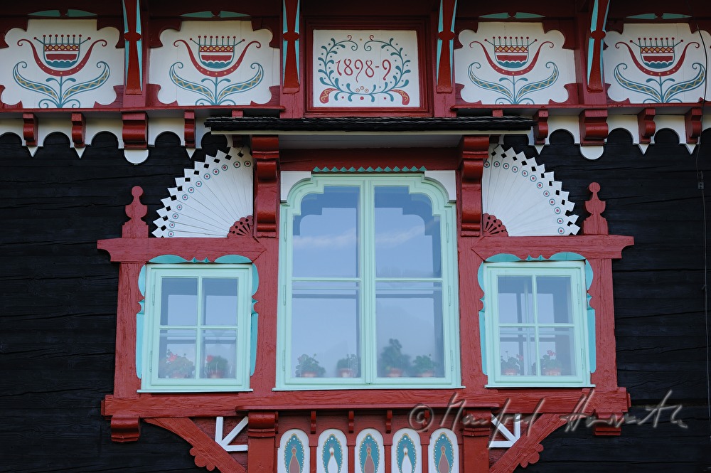 Hotel Mamenka im Stil der slawischen Volksarchitektur