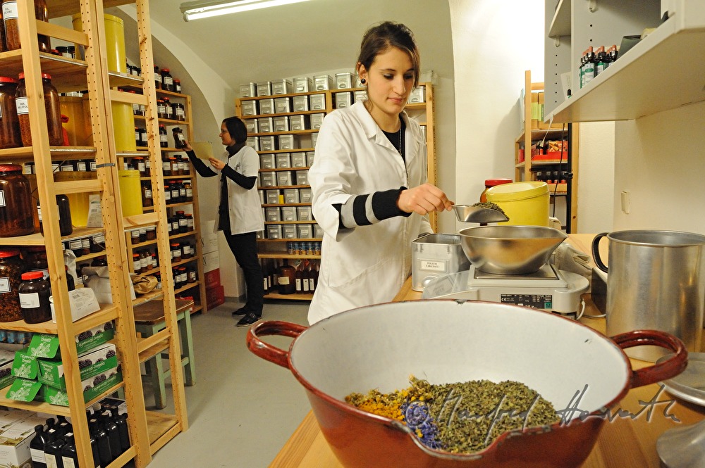 Zubereiten einer Spezialtee-Mischung nach Hausrezept