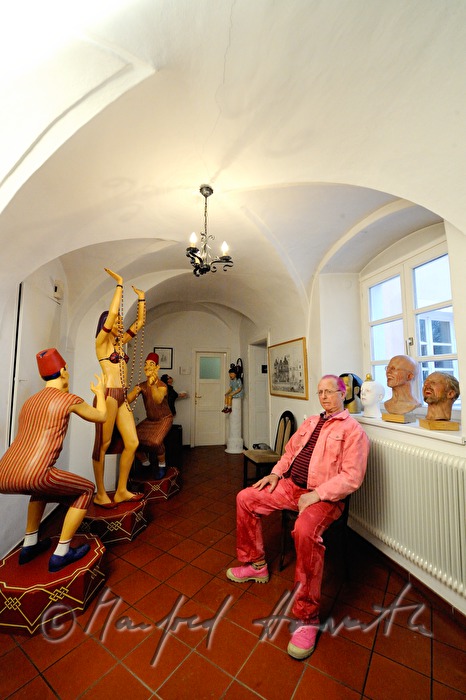 Galerist Nick Treadwell in seinem Museum