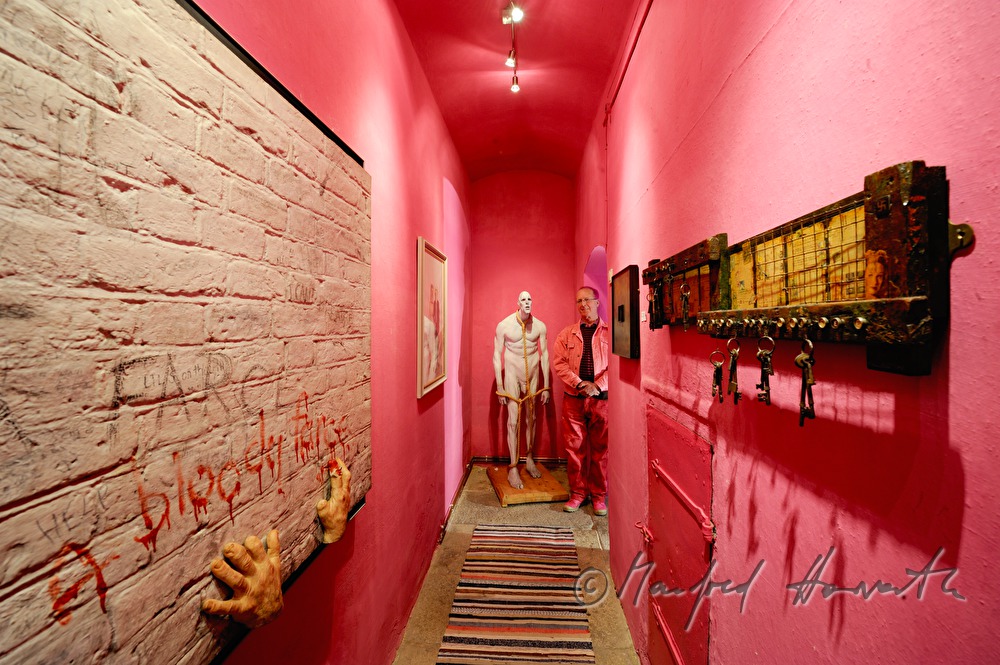 Galerist Nick Treadwell in seinem Museum