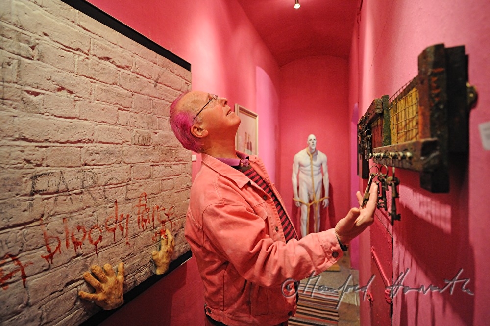 Galerist Nick Treadwell in seinem Museum