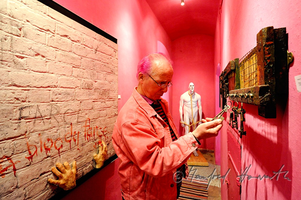 Galerist Nick Treadwell in seinem Museum