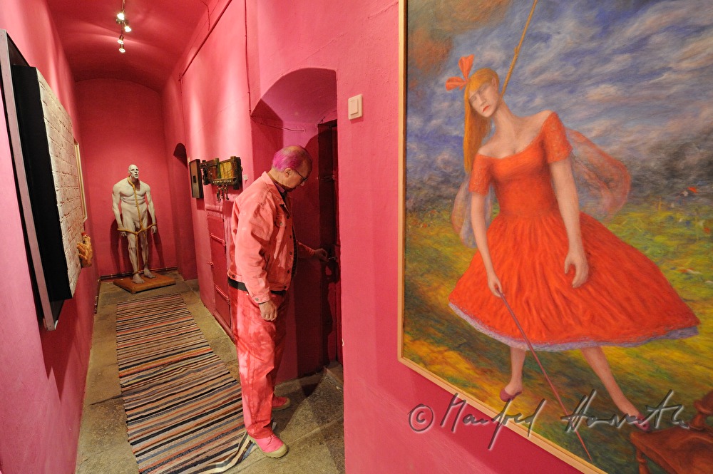 Galerist Nick Treadwell in seinem Museum