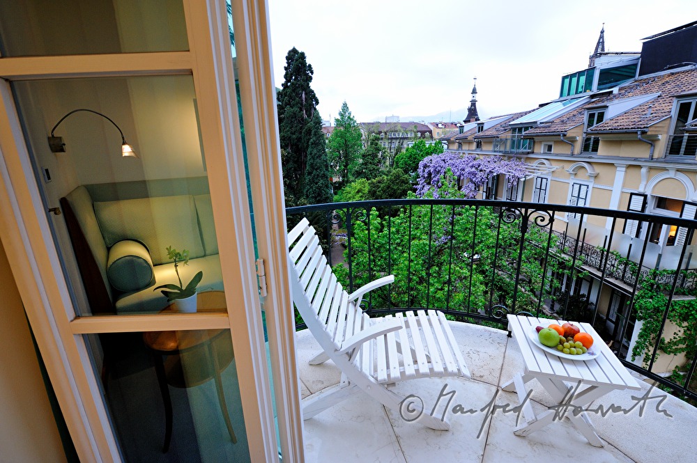 Blick vom Balkon auf den Garten
