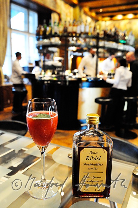Ribisel Cocktail in der Laurin Bar