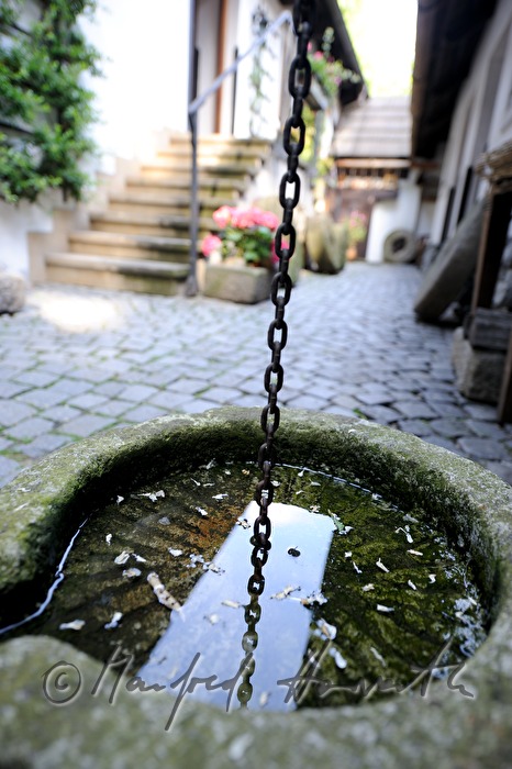 Hotel U Raka, Brunnen im Innenhof