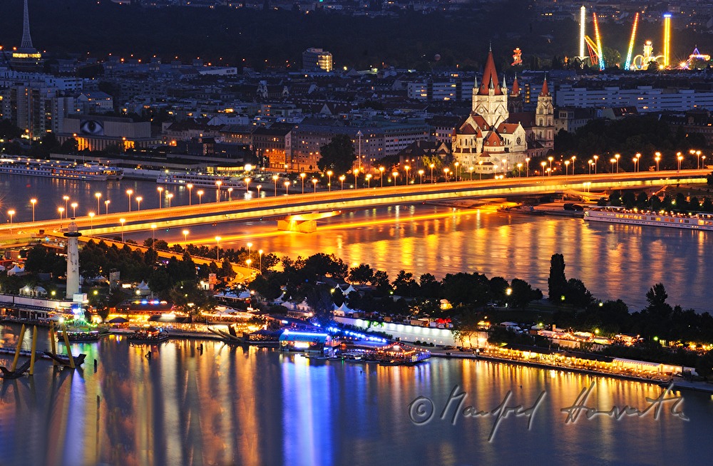 Blick vom Donauturm auf die Reichsbrücke