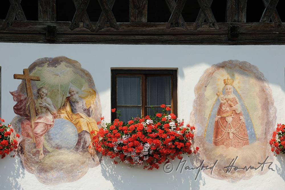 Bauernhaus mit Lüftelmalerei