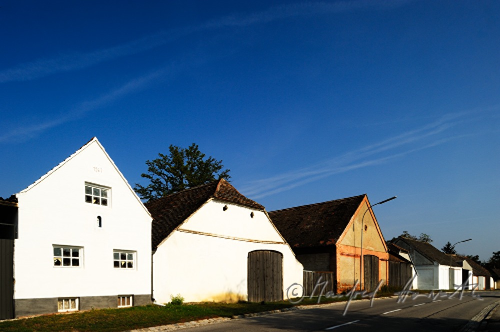 landwirtschaftlich genutzte Scheunen