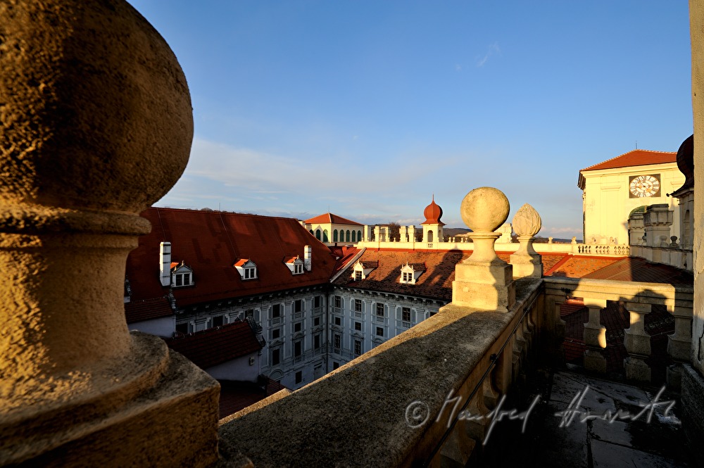 Dach und Innenhof des Schloß Esterházy