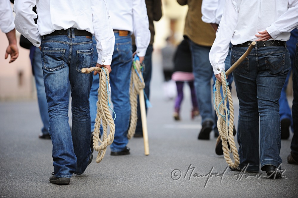Schnalzer beim traditionellen Pfingstschnalzen