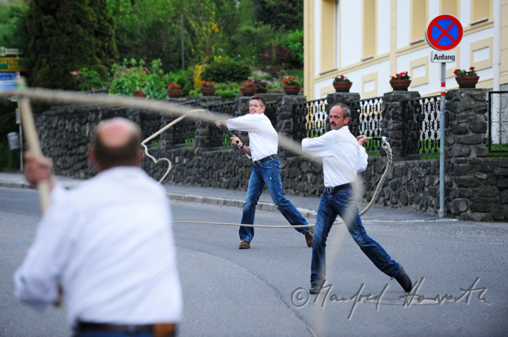 Schnalzer beim traditionellen Pfingstschnalzen