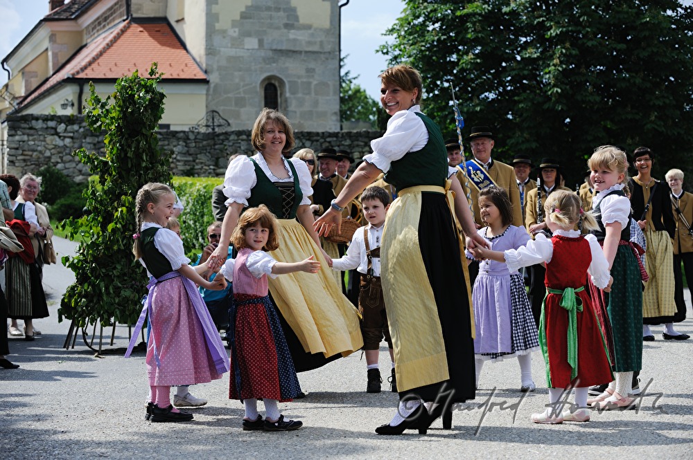 Tänzer beim Tanz um den Maibaum
