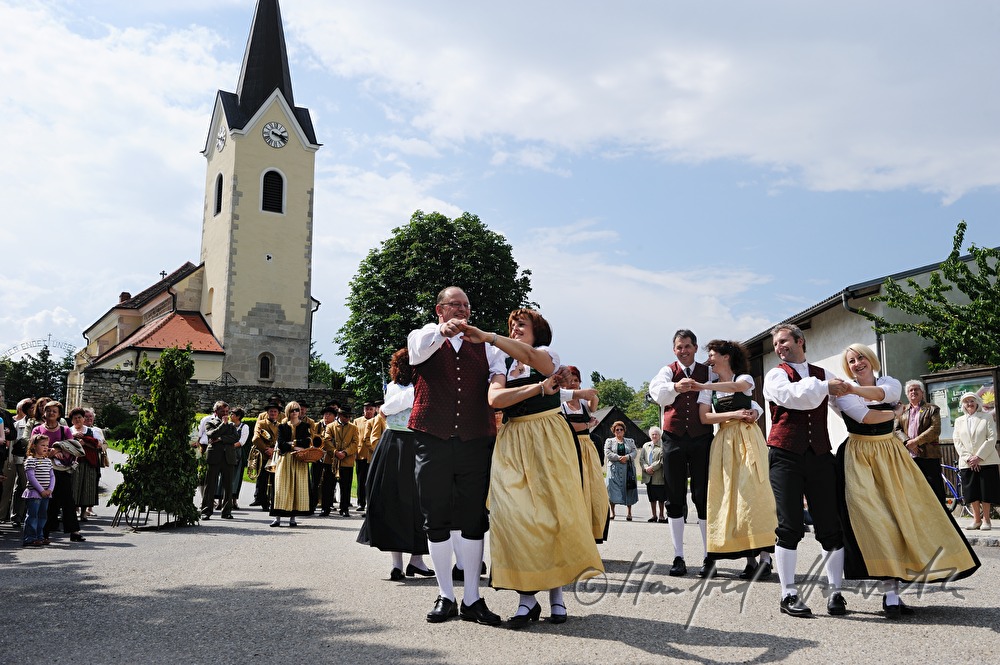 Tänzer beim Tanz um den Maibaum