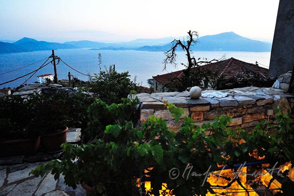 Blick von einer Pilion Villa auf den Hafen