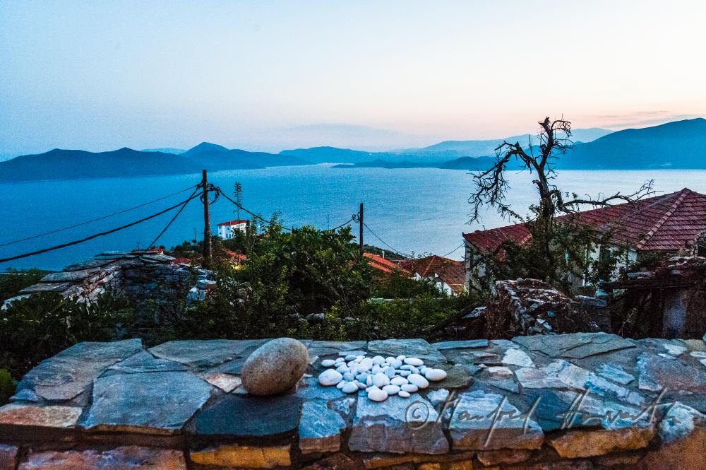 Blick von einer Pilion Villa auf den Hafen