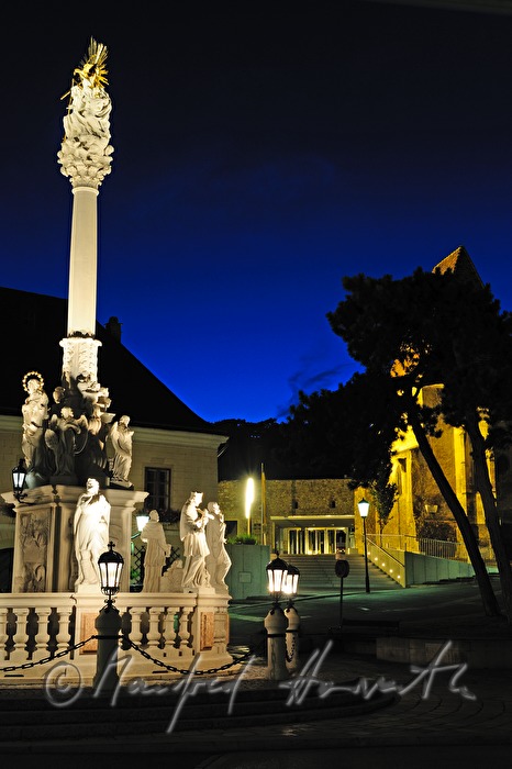 Burg Perchtoldsdorf und Pestsäule