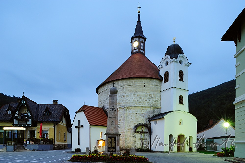 Wehrkirche im Zentrum des Ortes