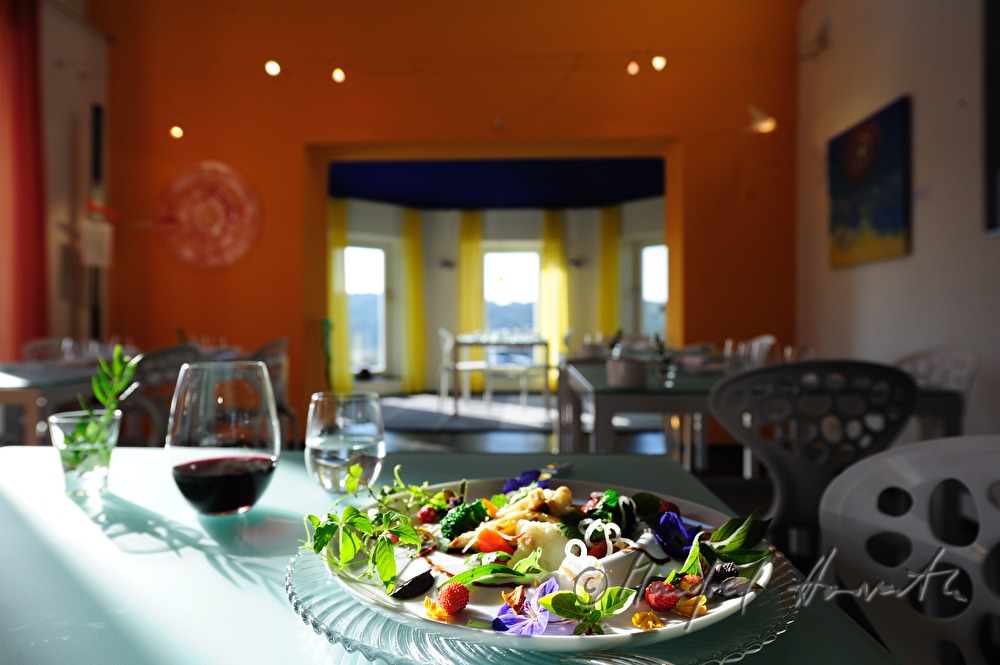 Blumen-Salat-Kreation mit Blüten im Hotel An-Alapanka-Ma