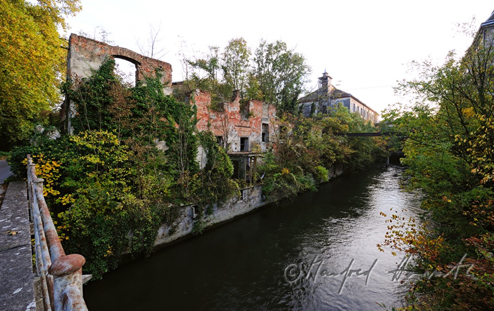 Fischa-Kanal durch die historische Papierfabrik