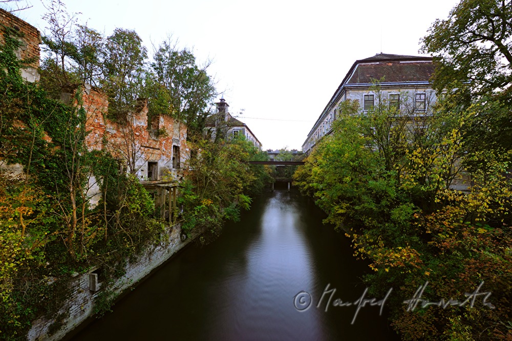 Fischa-Kanal durch die historische Papierfabrik