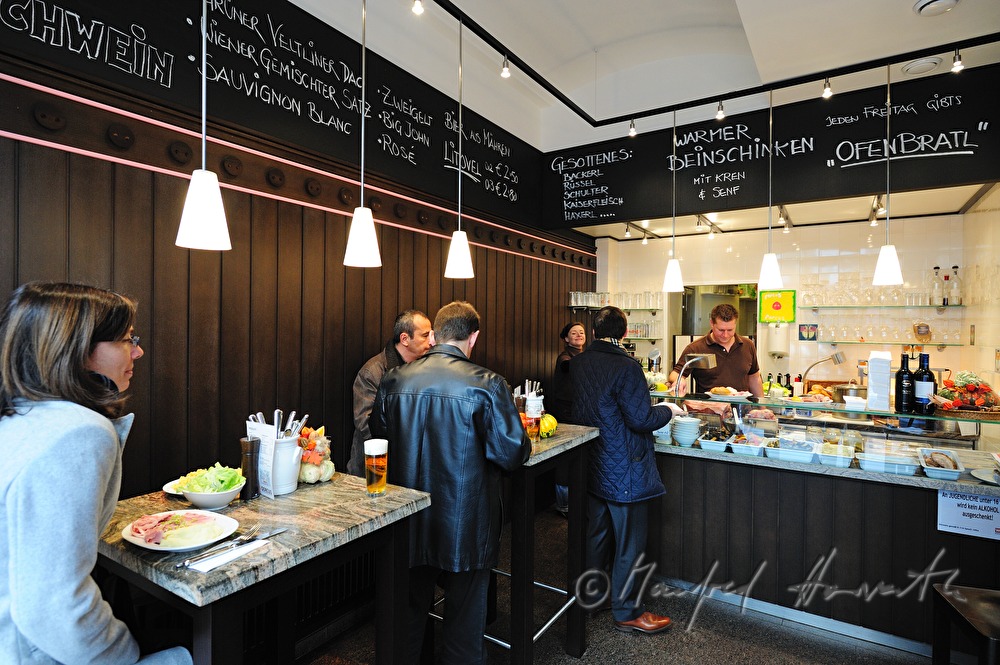 Restaurant Porcus, Gäste beim Mittagessen