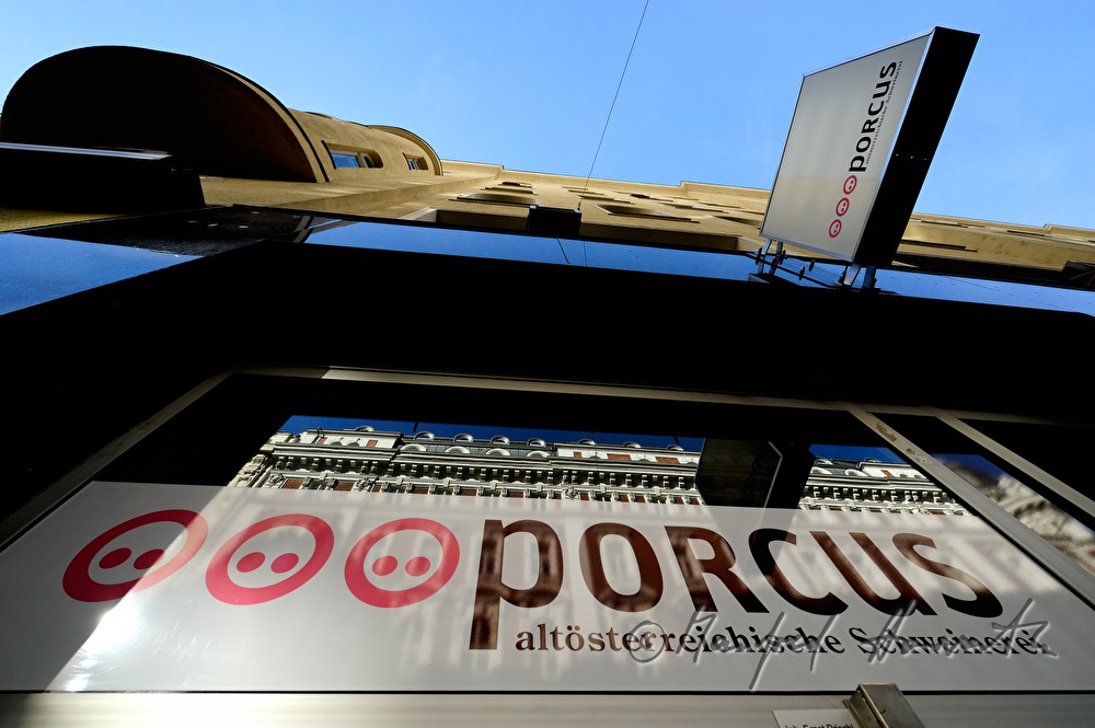 Restaurant Porcus, Schild