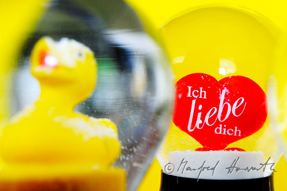 Herz in einer Schneekugel