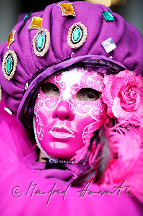 maskierte Frau beim Karneval