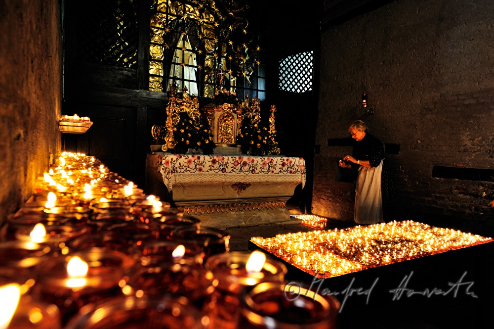 Andacht in der Gnadenkapelle