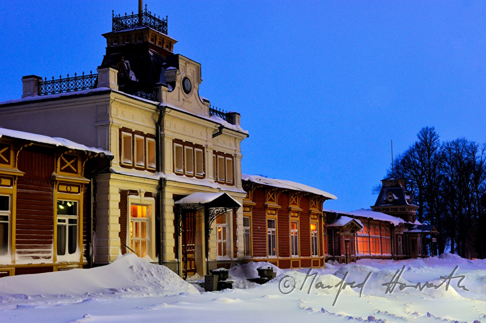 eingeschneiter Bahnhof