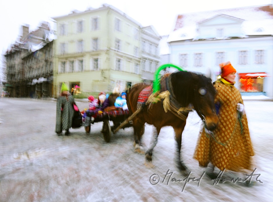 Pferdewagen mit Kindern auf dem Hauptplatz