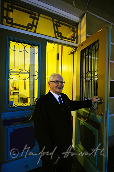 Portal des Theaters am Hauptplatz
