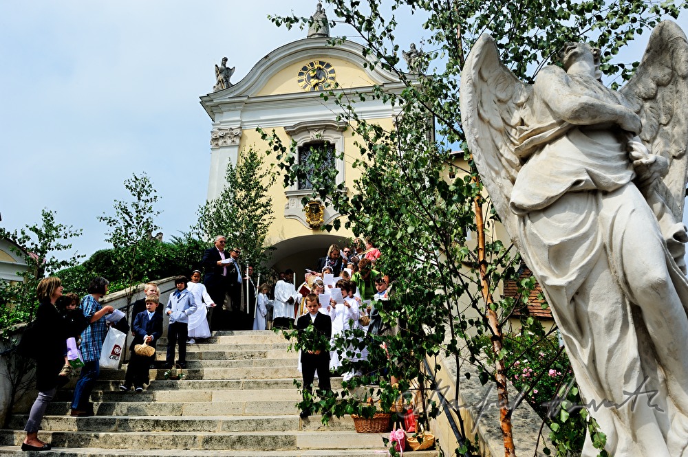 Fronleichnams-Dekoration an der Treppe zum Kalvarienberg